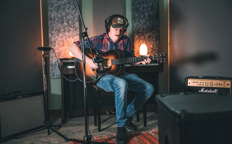 Bo Randall on guitar